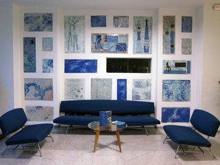 The lounge is faced with more sculptural tiles by Fausto Melotti and furnished with a few of the only non-Ponti-designed pieces in the hotel. The seats are the 865 series by Ico Parisi.