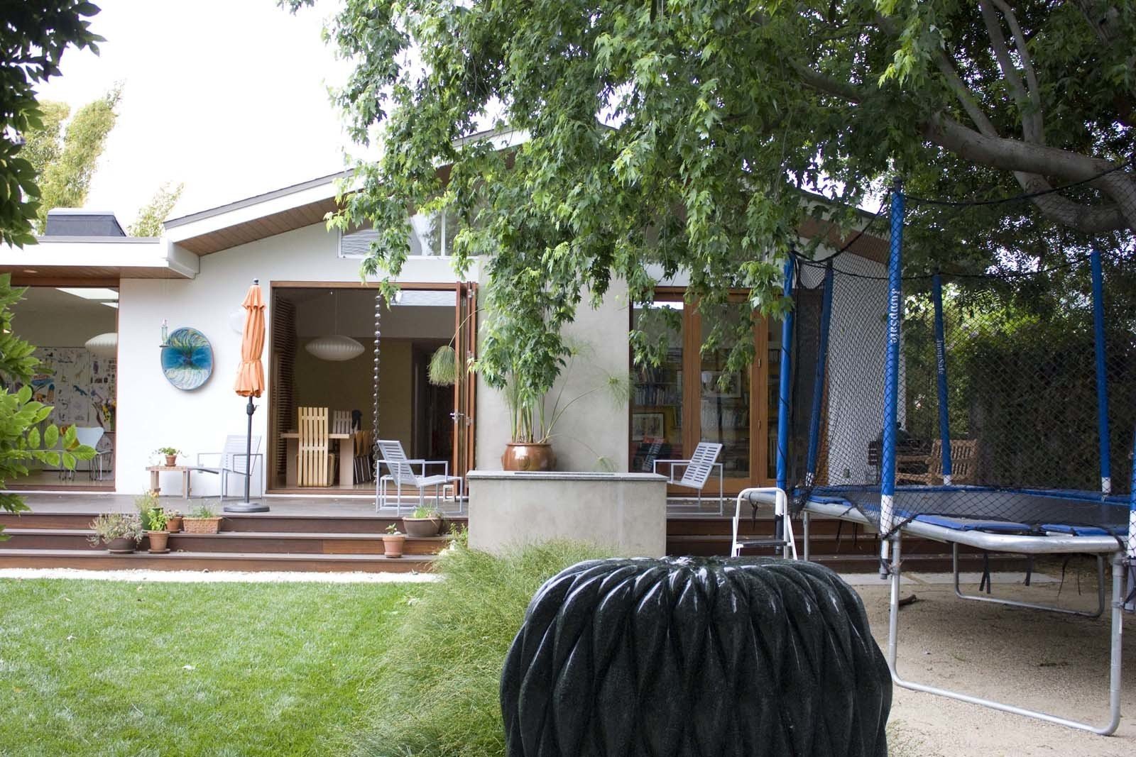 Articles about lastudiotour.html on Dwell