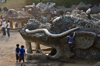 There be dragons in the sands at Showa Kinen Park, a huge 400 acre green space in northwest Tokyo.<br><br>Photo by Ed Jacob
