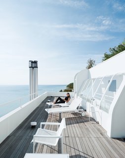 This Lake House Is a Living Piece of Architecture History - Photo 8 of 21 - The outdoor furniture is from Richard Schultz.