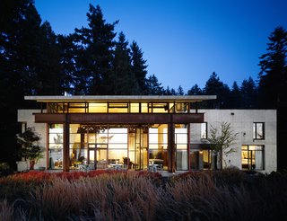 A combination home and photographer’s studio, the Studio House is an exploration of memories and their potential to resonate over time. Remnant landscape elements, building geometries and materials from the previous home on the site reappear in the new building. These fragments act as artifacts that recall earlier times. The two-story living room/studio has a curved roof that serves as a large reflector for diffusing natural and artificial light. Details, such as the stairs, fireplace, light fixtures and hardware, are made of metal and reflect the owner’s interests in art and craftsmanship.