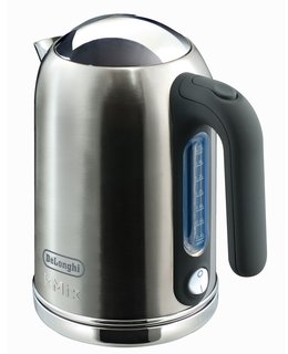 Also tucked near the handle is an illuminated on-off switch to let you know when the water's warming.