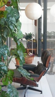 Just as in the Eames house, at LACMA’s exhibition the couple’s Lounge Chair is placed against floor-to-ceiling glass window walls near the entrance.