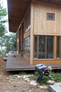 Four Friends Joined Forces to Realize This Idyllic Forest Retreat Outside Toronto - Photo 7 of 14 -