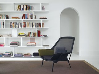 Vitra’s Slow chair sits in front of a powder-coated-steel bookcase made by Hill’s go-to fabricator, George Sacaris; it was originally built for the Houston house.