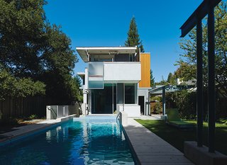 Architects Tom Chastain, Renee Chow, and Antje Steinmuller of Studio Urbis installed Swisspearl siding as a rainscreen and used concrete flooring and walls to insulate the home and regulate its internal climate.