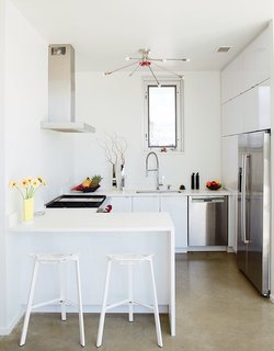 In Just 48 Hours, a Chicago Live/Work Space Is Built from the Ground Up Using Concrete Panels - Photo 4 of 9 -