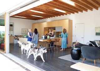 Standard, Avery and Gabbert's architects, arranged their two main living spaces in an L-shape to maximize a sense of transparency.