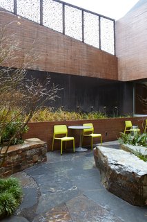 The landscaped courtyard—which features seating, tables, and a bioswale—provides a sheltered place for people to wait for services. Photo by Chris Mueller.