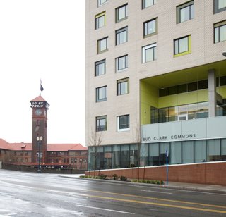 The eight-story structure provides laundry facilities, medical services, psychological services, temporary shelter beds, educational programs (including a library), and gathering spaces. Photo by Chris Mueller.