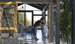 Preview "The Modern Family" Video - Photo 4 of 4 -