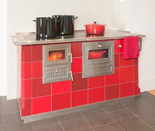 Steinhäuser can add cooking options to kachelöfen, making them multi-purpose tools in the home.