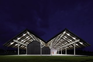 A wide corridor, essentially the spine of the building, is flanked by galleries, the café and gift shop, administrative offices and a 200-seat multi-purpose room.