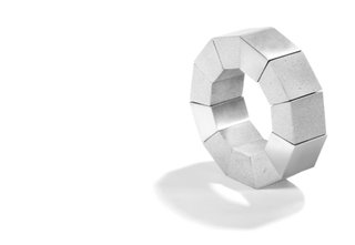 A resemblance to archstones in miniature, the KM121 bracelet.
