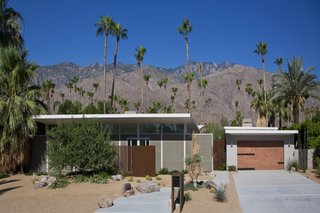 Lockyer's Sagebrush residence from 2009 carries on in the mid-century tradition without slavishly copying it.
