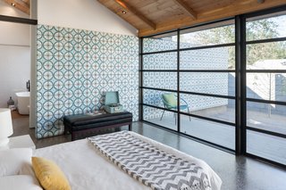 Amazing House is Half Historic and Half Modern - Photo 7 of 11 -