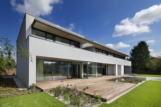 Thick walls are an easy and effective insulation tactic.