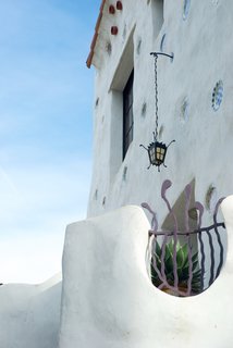 Contemporary Hints in Santa Barbara - Photo 5 of 6 -