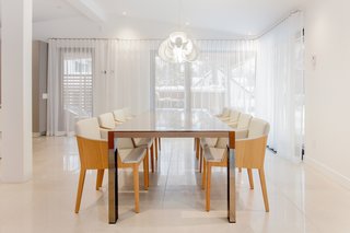 Near Montreal, a 1950s House Gets a Modern Makeover - Photo 4 of 7 -