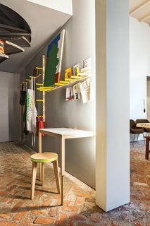 The main rooms include an art nook.