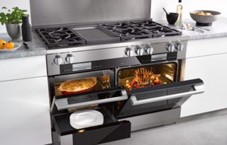 Sleek Oven Will Solve Your Cooking Needs - Photo 1 of 5 -