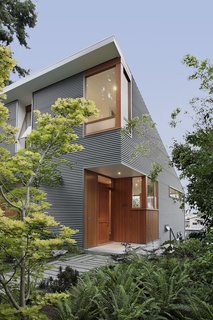 Seattle Home Carefully Blocks Out Neighbors, While Celebrating Natural Surroundings - Photo 9 of 11 -