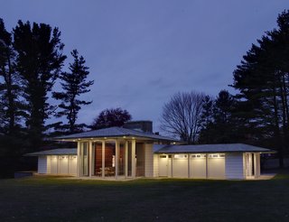 Beloved Midcentury Houses Examined After Decades of Wear and Tear - Photo 4 of 6 -
