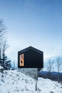 Architects Stéphane Rasselet and David Dworkind delivered with a strikingly simple concept, anchoring two stacked, rectangular volumes into a steep mountainside surrounded by awe-inspiring vistas. 