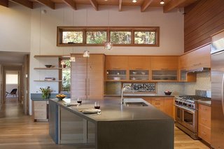 A Contemporary North Carolina Home Navigates a Tricky Site Atop a Ridge - Photo 6 of 10 -