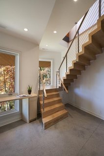 A Contemporary North Carolina Home Navigates a Tricky Site Atop a Ridge - Photo 7 of 10 -
