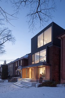 A Spacious Toronto Triplex Responds to Rising Urban Density - Photo 1 of 9 -