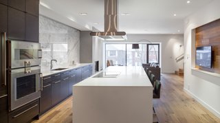 A Spacious Toronto Triplex Responds to Rising Urban Density - Photo 4 of 9 -