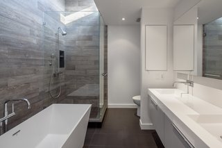 A Spacious Toronto Triplex Responds to Rising Urban Density - Photo 8 of 9 -