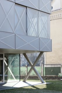Super Minimal Steel and Concrete Villa with an Unusual Facade - Photo 2 of 10 -
