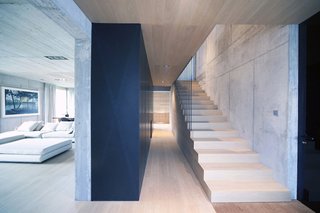 Super Minimal Steel and Concrete Villa with an Unusual Facade - Photo 4 of 10 -