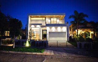 Clean Lines and Recycled Materials Compose this Modern Los Angeles Home - Photo 1 of 7 -