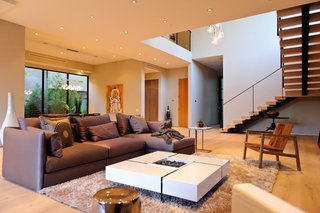 Clean Lines and Recycled Materials Compose this Modern Los Angeles Home - Photo 2 of 7 -