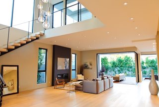 Clean Lines and Recycled Materials Compose this Modern Los Angeles Home - Photo 3 of 7 -