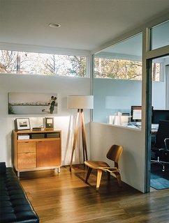 Jeremy and Amy have two separate offices that share a common space. "It gives us individual privacy, buta collaborative environment when necessary," Amy says.