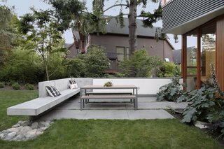 Seattle Home Carefully Blocks Out Neighbors, While Celebrating Natural Surroundings - Photo 8 of 11 -