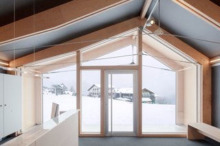 Girodo says the "high insulation performance of the shell" allows the building to function in a setting that experiences significant temperature fluctuations and extreme cold. Occupants of the front room, which functions as a reception area, can take in the views from its full-height windows in complete comfort.
