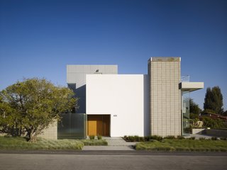Modernist principles inform the 2008 Zeidler residence, which explores integration with site and nature, negative space, and rich materials. Yanai and Rhee will explore this in the context of the firm's recent work.