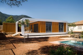 Plugged-In Prefab Collects Weather Data to Conserve Energy - Photo 7 of 7 -