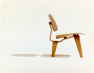 A Leg Splint Inspired Charles and Ray Eames' Famous Molded Plywood Lounge Chair - Photo 4 of 8 -