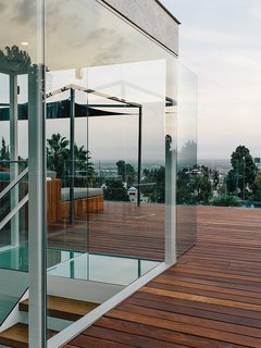 Architect Don Dimster integrated a new roof deck and custom furnishings into Chris and Marjorie Rice’s 1960s Buff, Straub and Hensman home in Los Angeles.