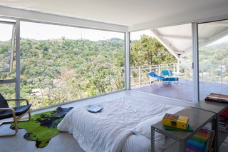 Floor-to-ceiling glass walls give the residents the illusion of living outdoors.