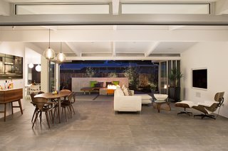 Indoor-Outdoor Home by a Midcentury Master Gets a Faithful Update - Photo 2 of 8 -