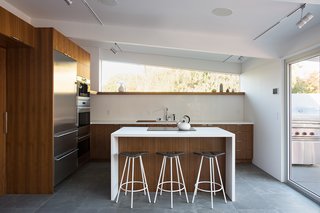 Indoor-Outdoor Home by a Midcentury Master Gets a Faithful Update - Photo 3 of 8 -