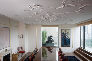 Wiseman created a Gingko installation in this New York residence taking care not to obstruct the client’s panoramic views of the city. Structural details within the sculpture help to visually expand the space. Photo by: Sherry Griffin/R 20th Century.
