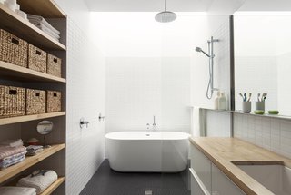 A Transformative Duplex Renovation in Montreal - Photo 12 of 15 -